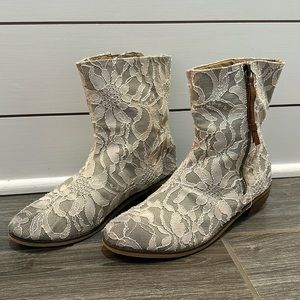 Girls Joyfolie lace Wren winter boots size youth 5